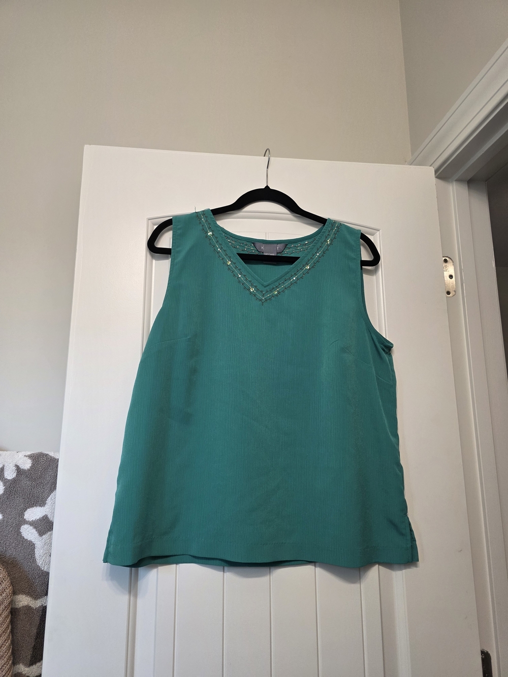 Koret Beaded V-Neck Sleeveless Shell - Teal Green